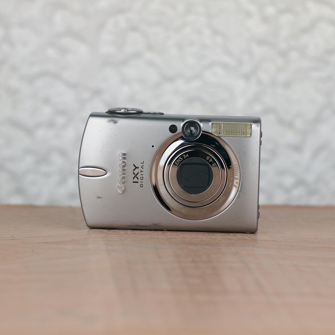 Canon Ixy 700 Digital Camera, Photography, Cameras on Carousell