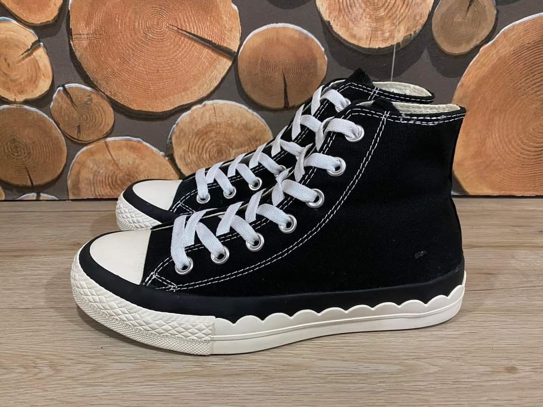 Converse scallop tape high sneakers Fesyen Wanita Sepatu di Carousell
