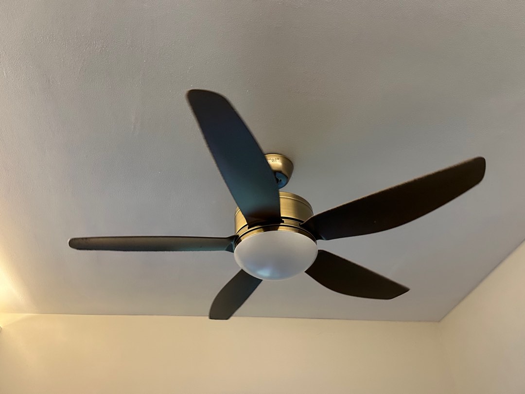 Crestar ceiling fan, Furniture & Home Living, Lighting & Fans, Fans on