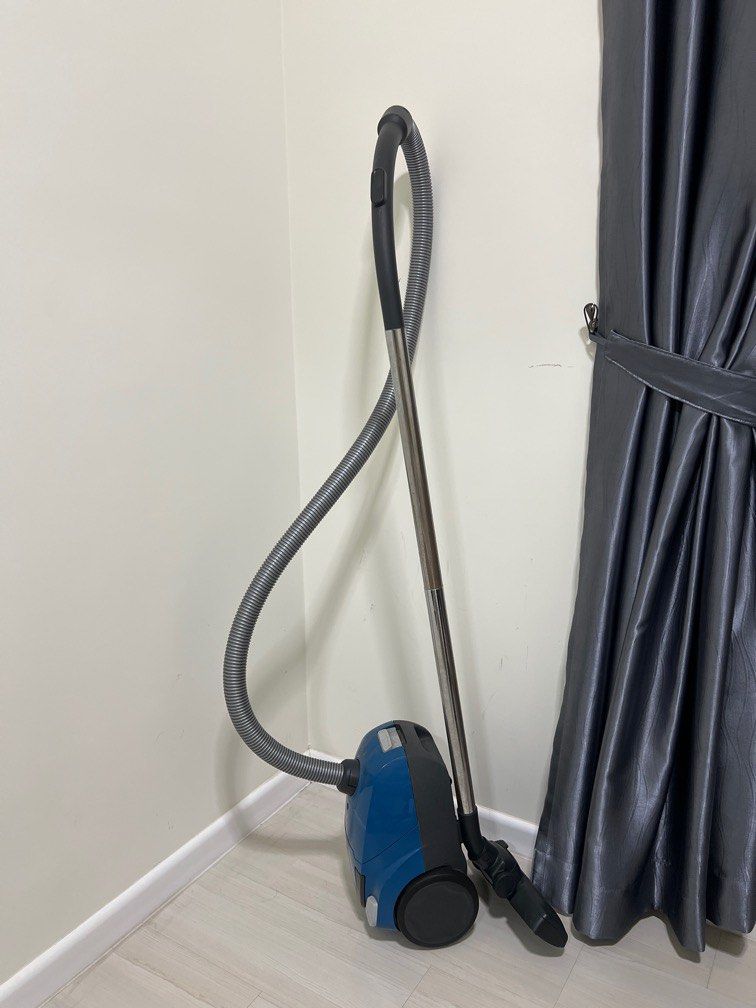 ELECTROLUX CompactGO Bagged Vacuum Cleaner (1600W) Z1220, TV & Home