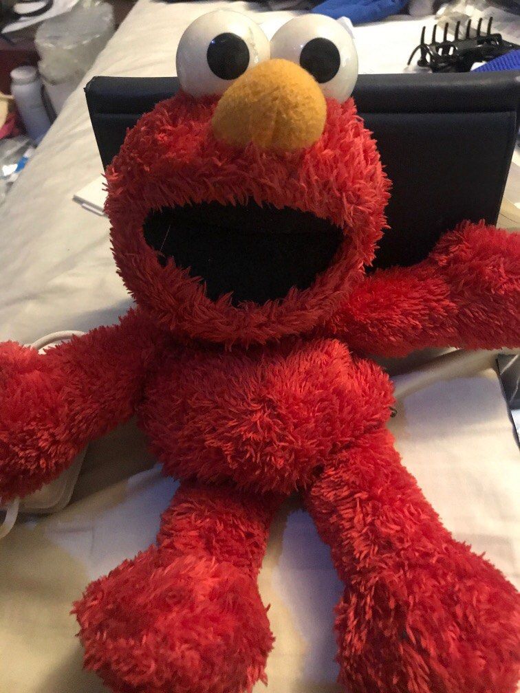 Elmo talking doll (Category: Plushies & Soft Toys) located in Quezon City. Submitted by zhoobag (Listing ID 1225377561, Image 1). Description: Elmo talking doll.
