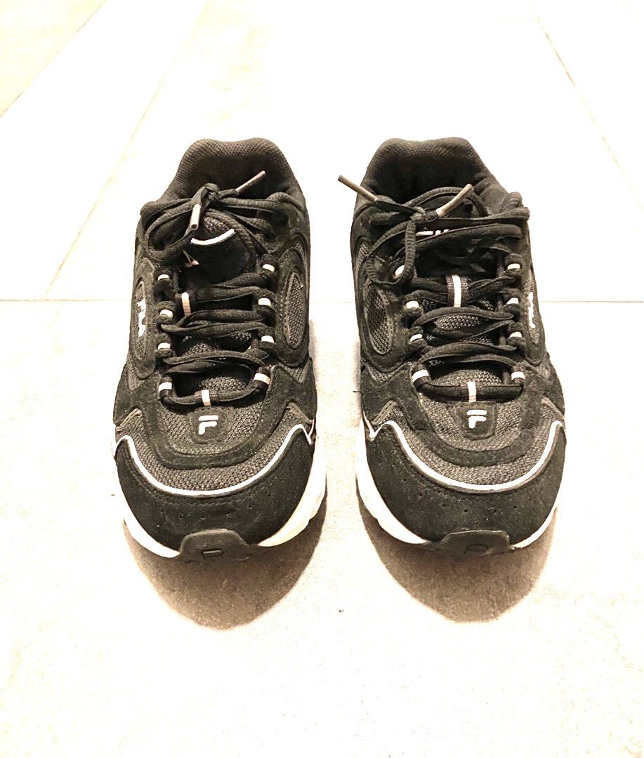 White fila shoes size 4 hot sale