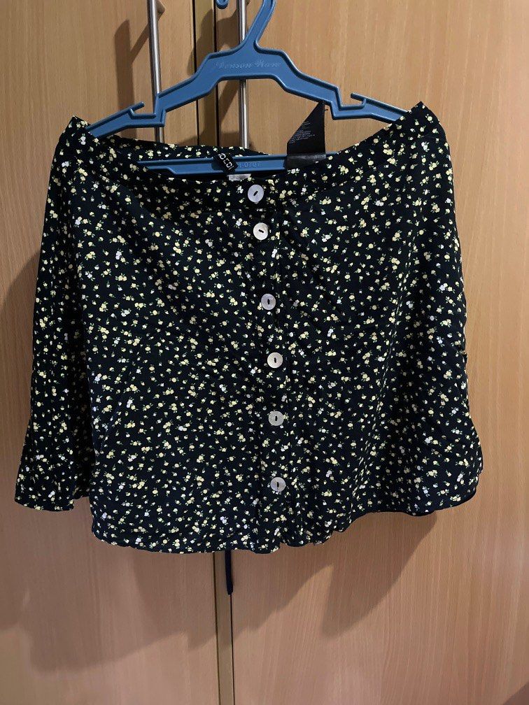 Floral Button Down Skirt (Category: Skirts) located in Cebu City. Submitted by lessyb (Listing ID 1225337355, Image 1). Description: .