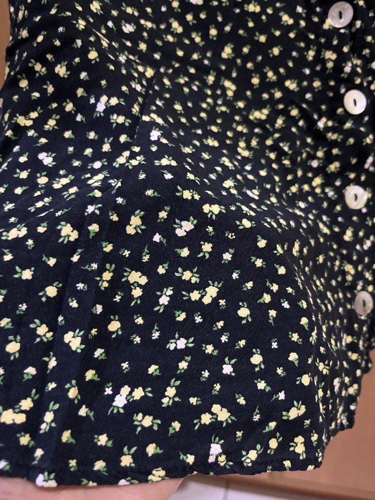 Floral Button Down Skirt (Category: Skirts) located in Cebu City. Submitted by lessyb (Listing ID 1225337355, Image 2). Description: .