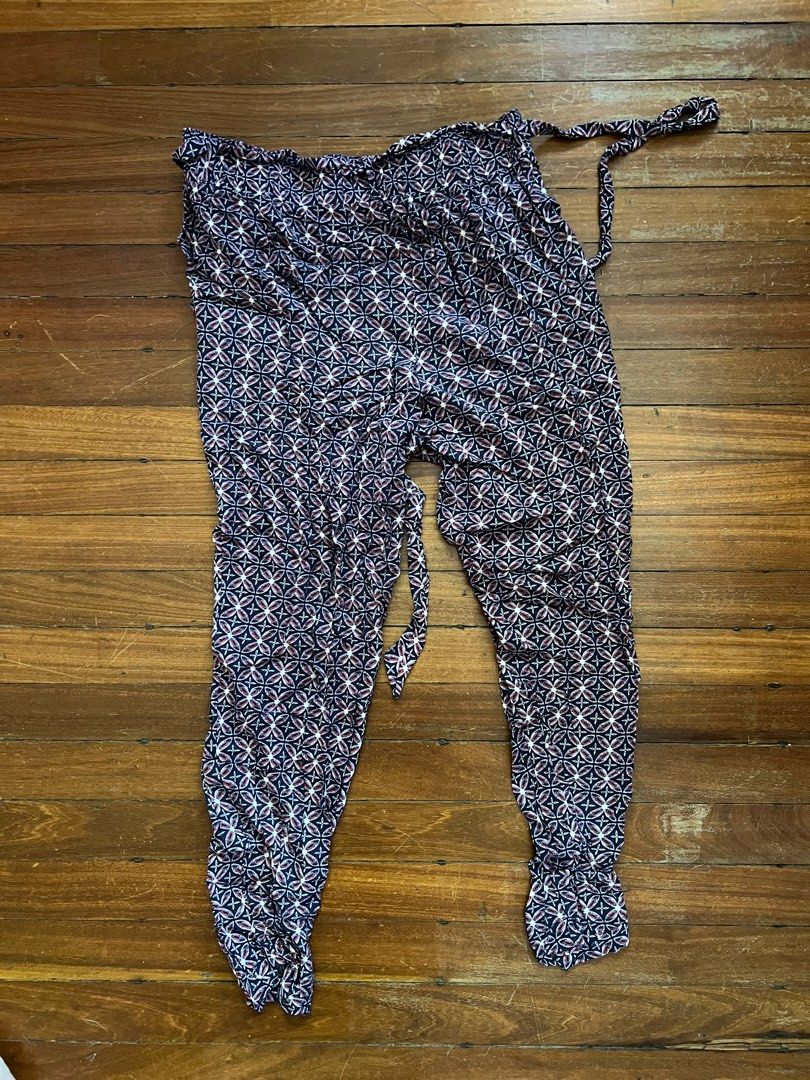 Floral Printed Cotton Lounge Pants (Category: Other Bottoms) located in Quezon City. Submitted by tishaagba (Listing ID 1225458919, Image 2). Description: .