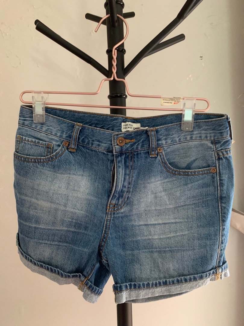 Forever 21 jeans hotpants premium denim Fesyen Wanita Pakaian
