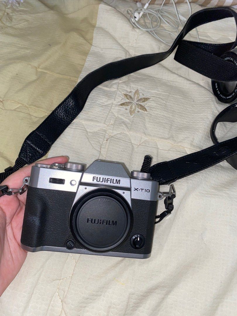 Fujifilm X100S Digital Camera, Silver {16.3MP} - With Battery and Charger -  EX+