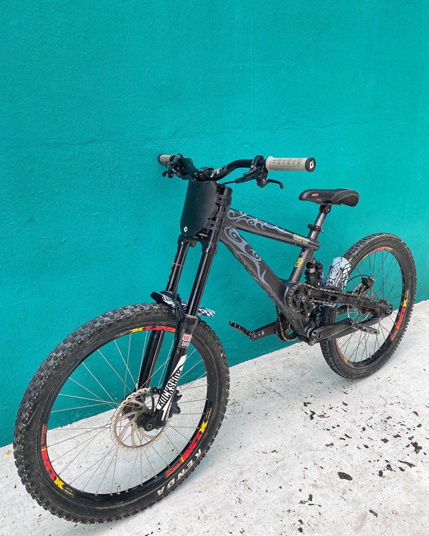 Gt it1 store downhill bike