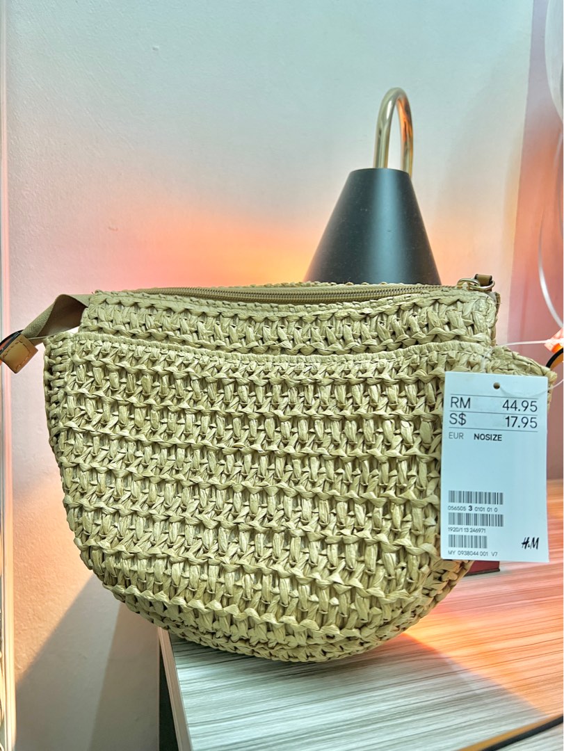 Straw shop sling bag