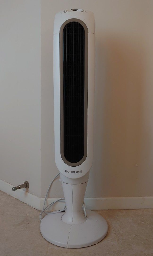 Honeywell Standing Tower Fan with ionizer, Furniture & Home Living, Lighting & Fans, Fans on