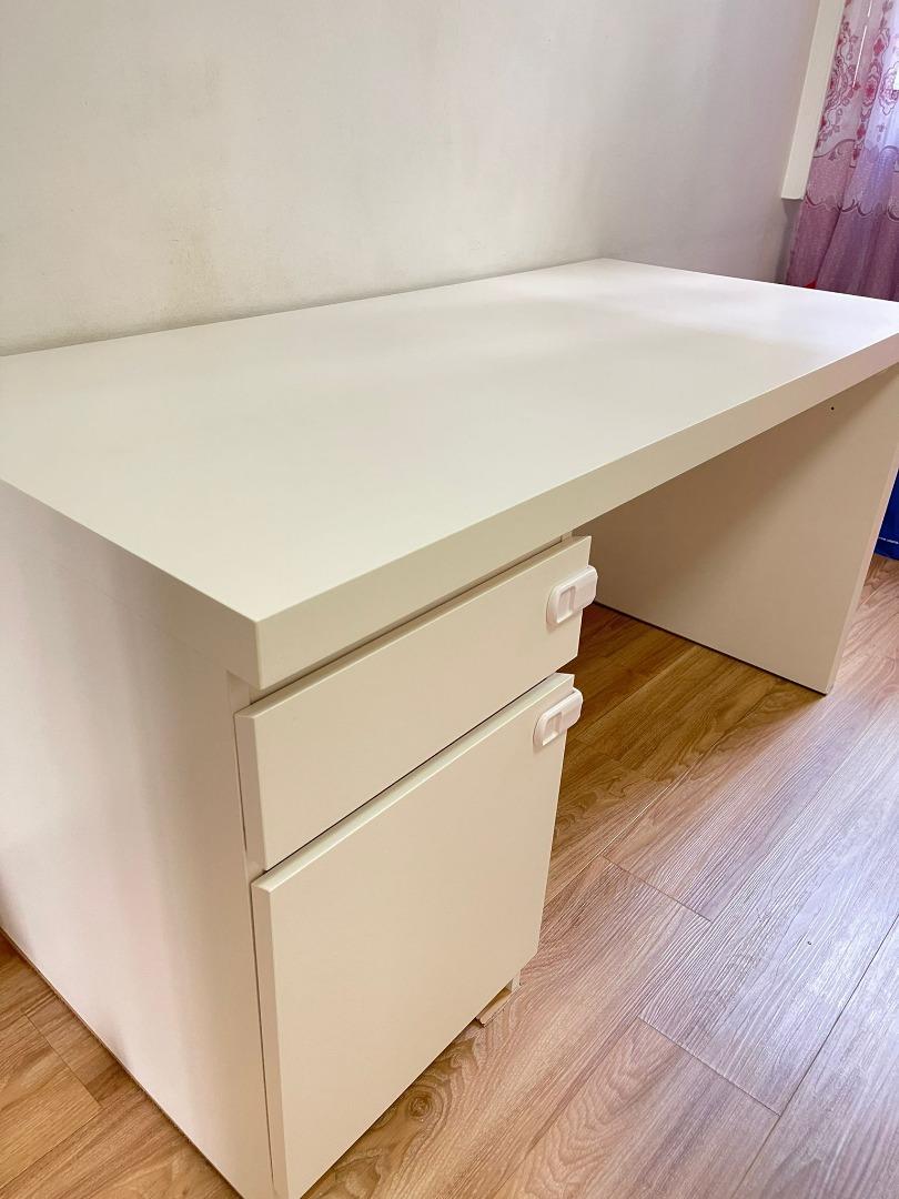 IKEA MALM desk White 140 x 65cm
