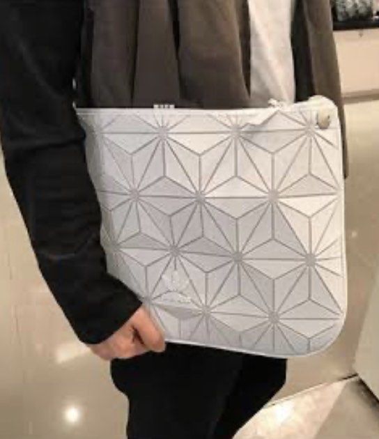 JUAL RUGI ADIDAS x ISSEY MIYAKE clutch Barang Mewah Tas Dompet di Carousell