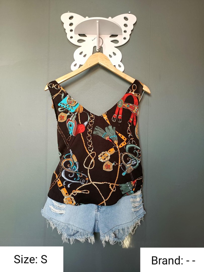 Korean Top, Women's Fashion, Tops, Sleeveless on Carousell