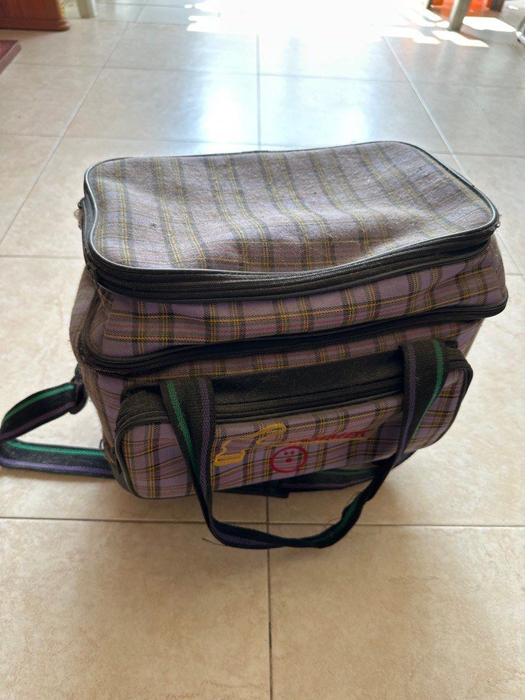 Lady Bowling ball 10 lbs with bag, Sports Equipment, Sports & Games