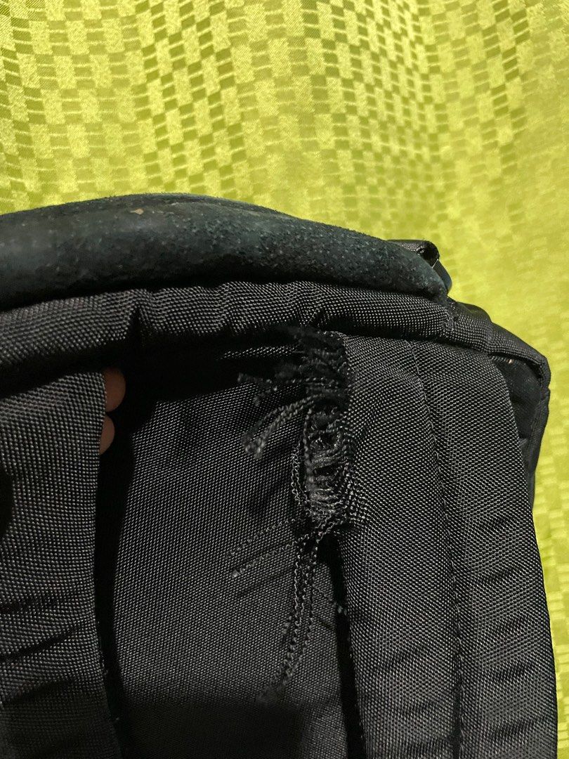 Laptop Backpack Samsonite RED (Category: Backpacks) located in Quezon City. Submitted by sellingcha (Listing ID 1225476399, Image 2). Description: Samsonite RED laptop backpack See flaws on pic. Location: Tandang Sora, QC MOP: BPI, Gcash.
