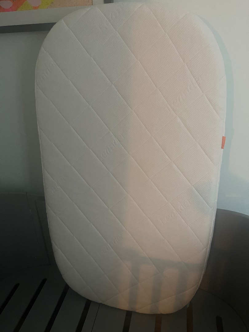 Leander classic crib cot mattress, 兒童＆孕婦用品, 兒童傢具, 兒童傢具 嬰兒床 Carousell