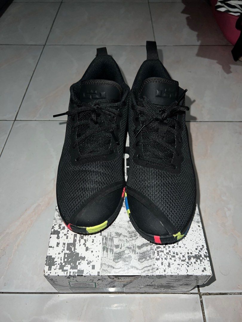 LEBRON WITNESS II (GS) (Category: Sneakers) located in Manila. Submitted by fvsrala (Listing ID 1225376896, Image 1). Description: 7Y/MENS SIZE 7/WOMENS 8.5.