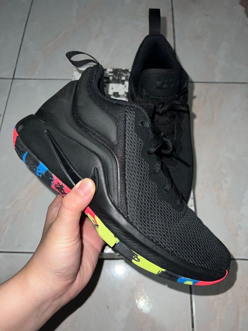 LEBRON WITNESS II (GS) (Category: Sneakers) located in Manila. Submitted by fvsrala (Listing ID 1225376896, Image 2). Description: 7Y/MENS SIZE 7/WOMENS 8.5.