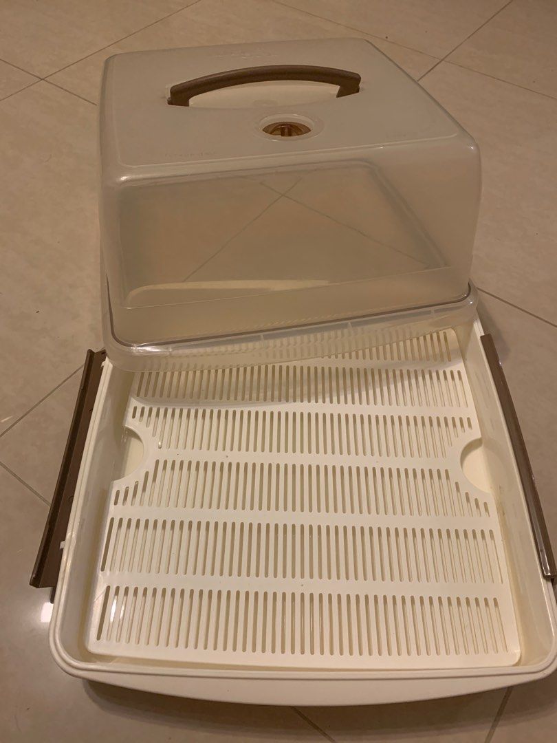 Lock N Lock Cake Carrier Box HLS102, Furniture & Home Living