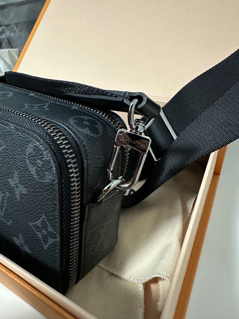 Alpha wearable wallet cloth satchel Louis Vuitton Multicolour in Cloth -  35332009