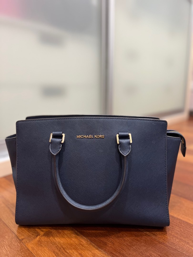 MICHAEL KORS Bag For Sales ?, Women's Fashion, Bags & Wallets, Shoulder  Bags on Carousell