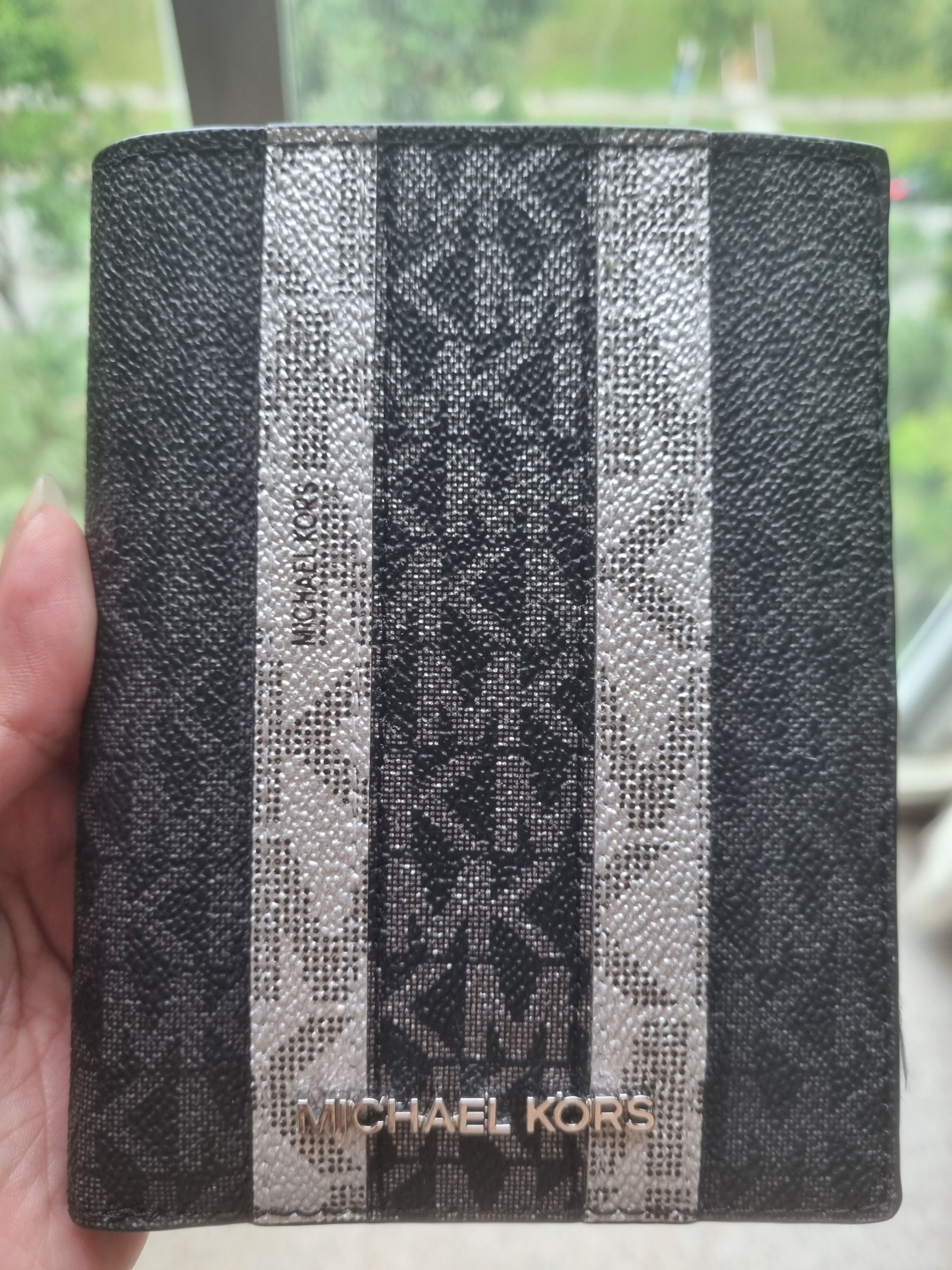 Mk bedford sales travel passport wallet