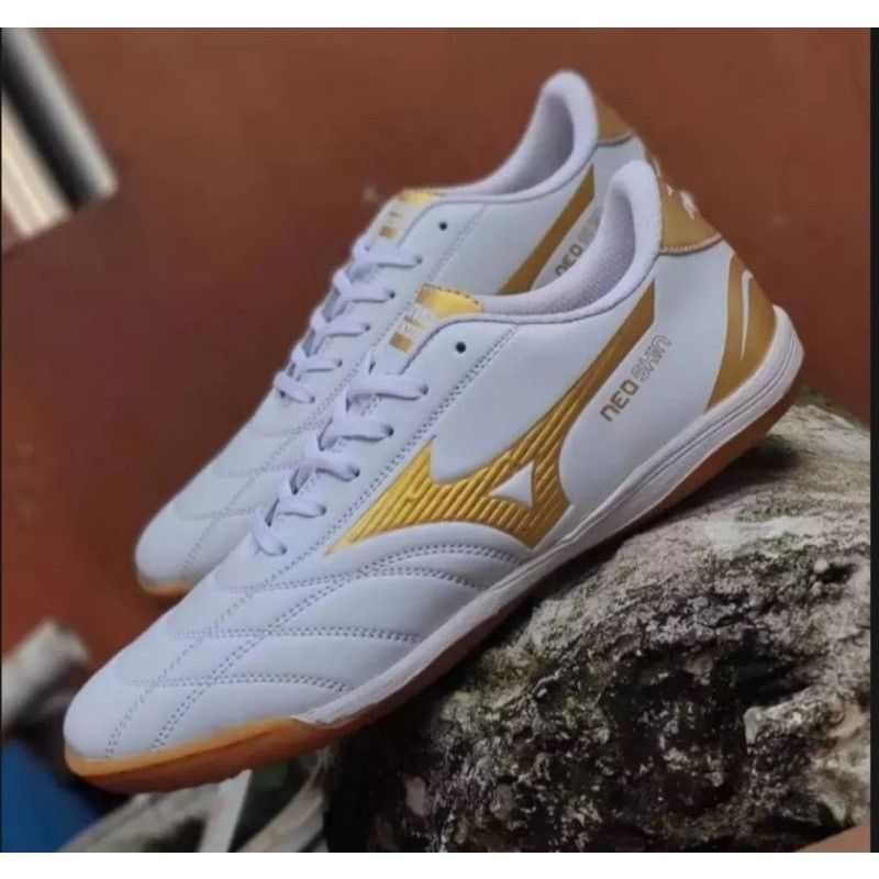 Sepatu futsal mizuno terbaru 2015 cheap