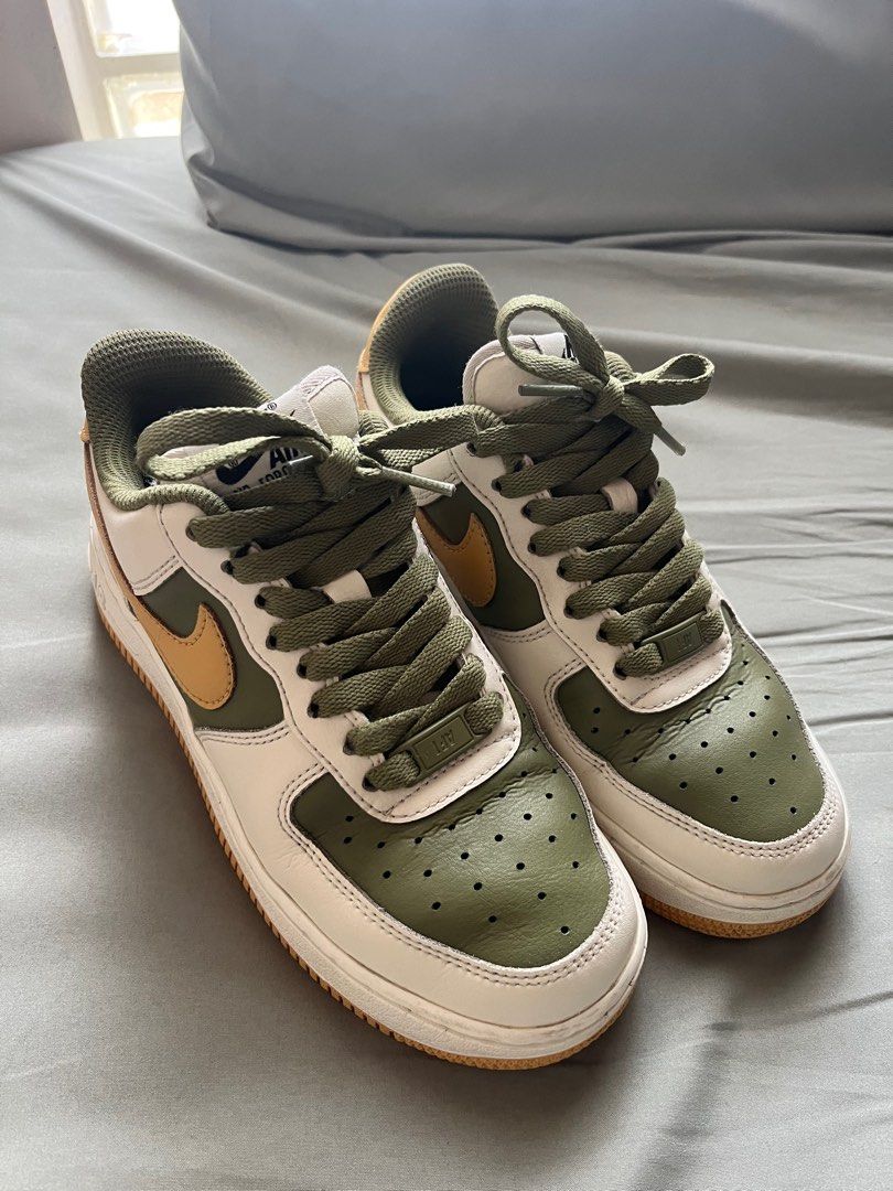 Nike Air Force 1 (22.5cm), 她的時尚, 鞋, 運動鞋在旋轉拍賣