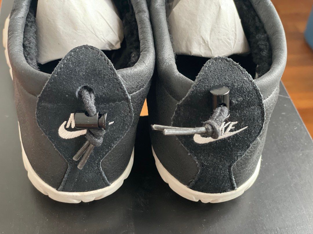 NIKE AIR MOC BOMBER US9 Men s Fashion Footwear Sneakers on Carousell
