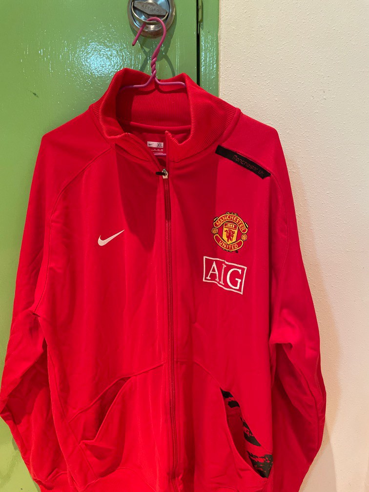 Nike Manchester United jacket, Men's Fashion, Activewear on Carousell