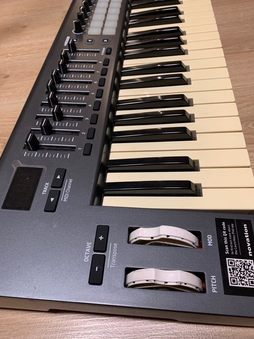 Novation Launchkey 61 mk1 midi controller + pedal & piano stand