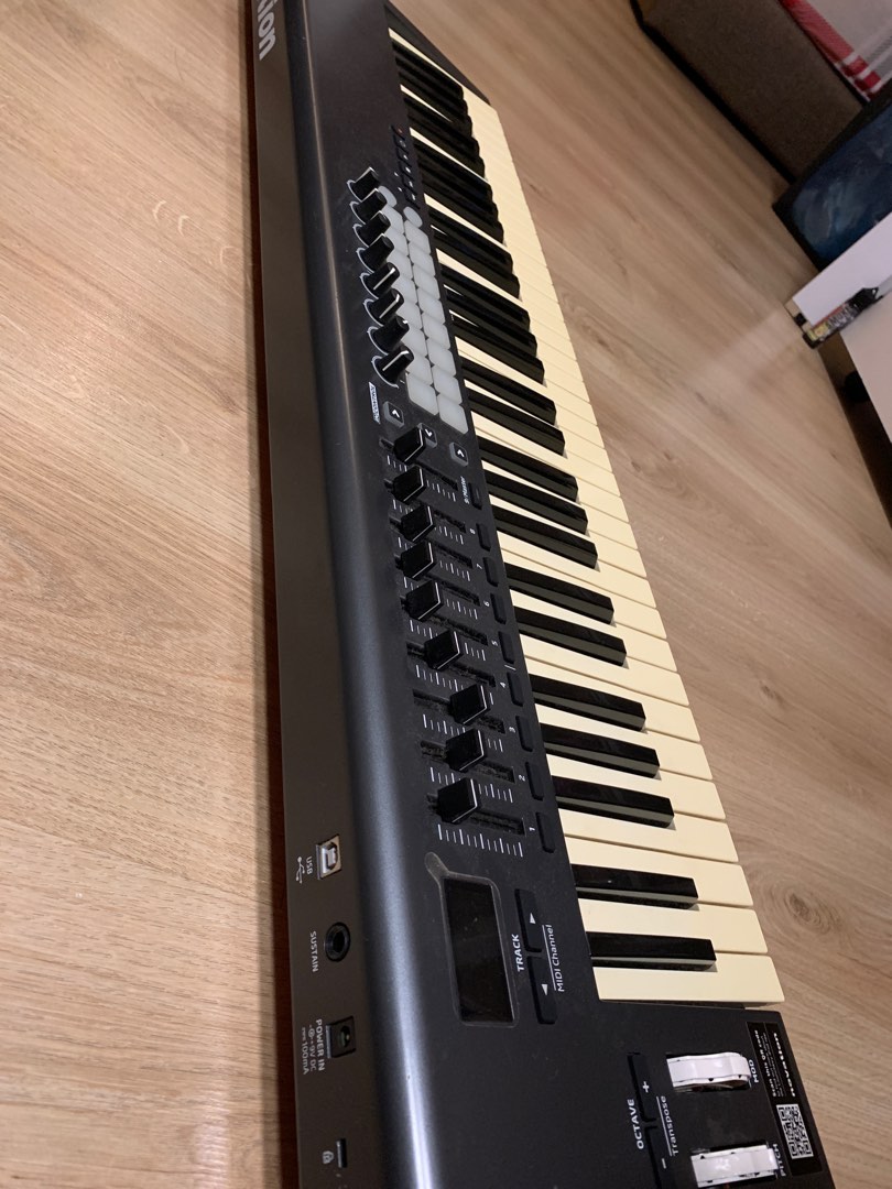 Novation Launchkey 61 mk1 midi controller + pedal & piano stand