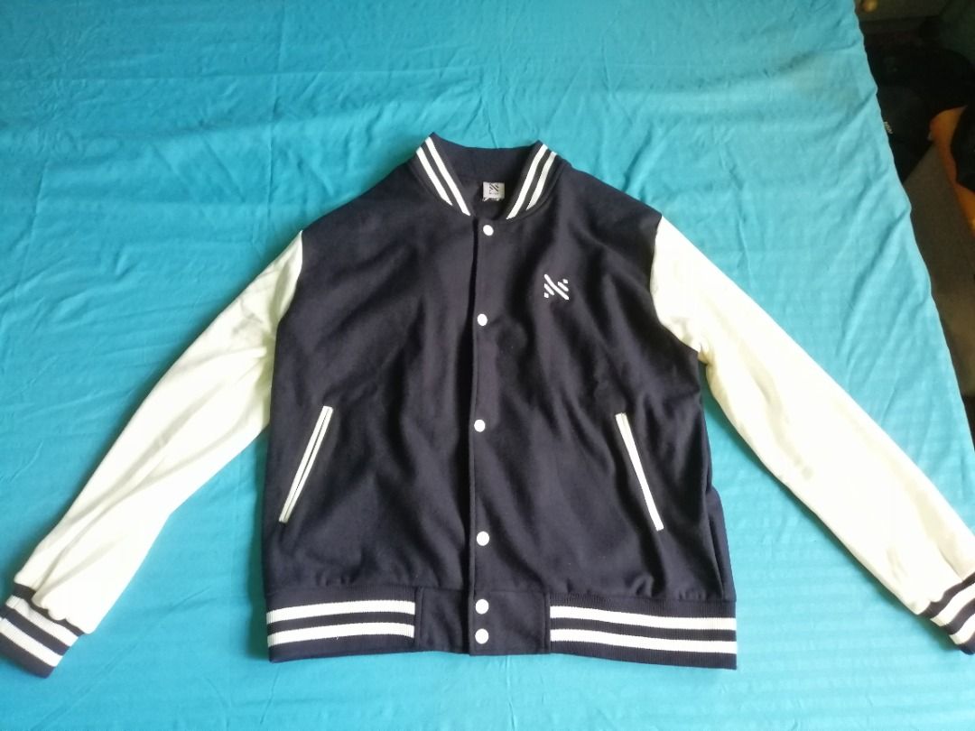 Nu'est LOVE Jumper (Category: Coats, Jackets and Outerwear) located in Marikina City. Submitted by jbysy (Listing ID 1225311904, Image 1). Description: Large Size.