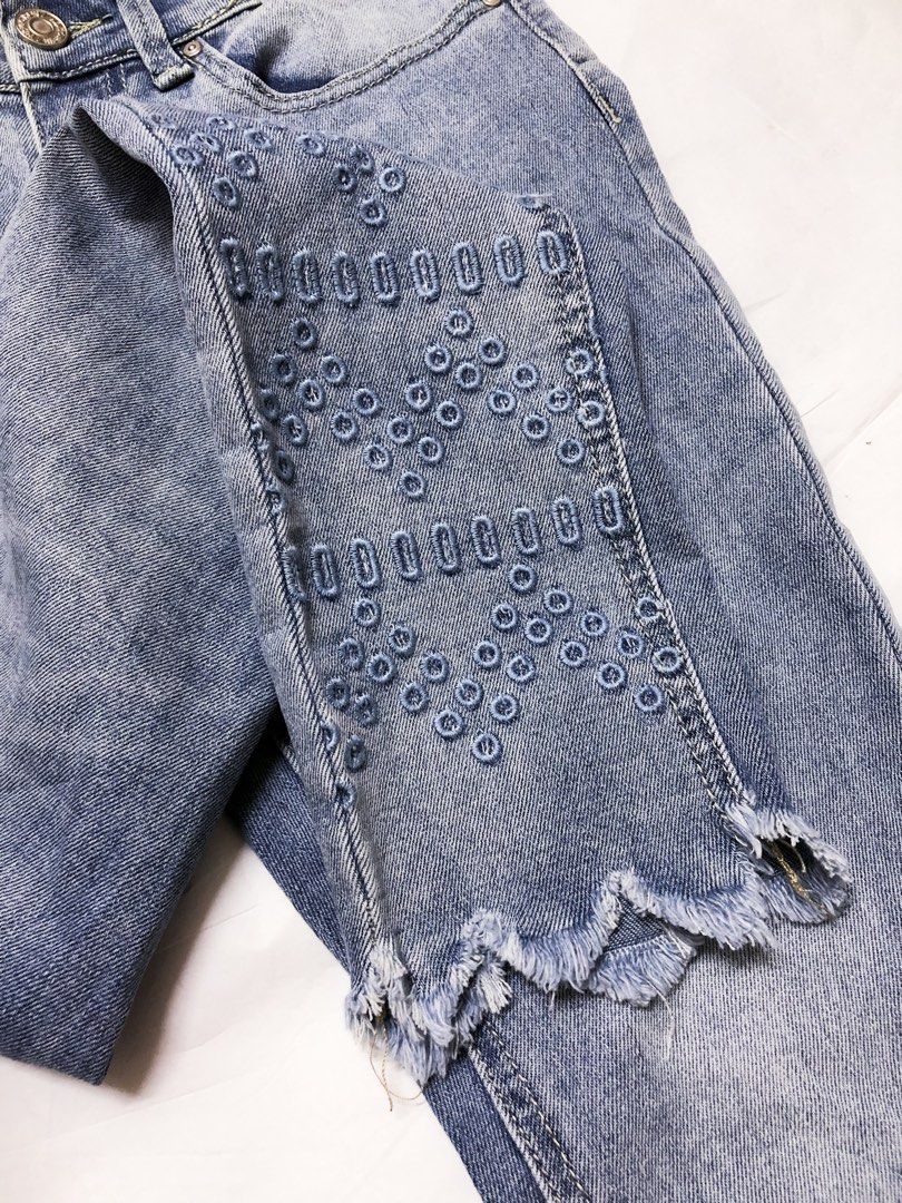 NWT INDIGO REIN embroidered jeans Women s Fashion Bottoms