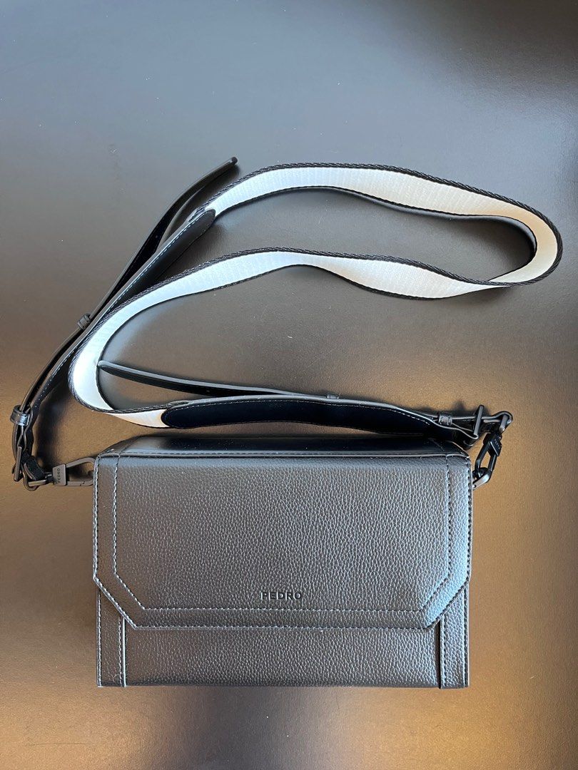 Pedro sling bag top
