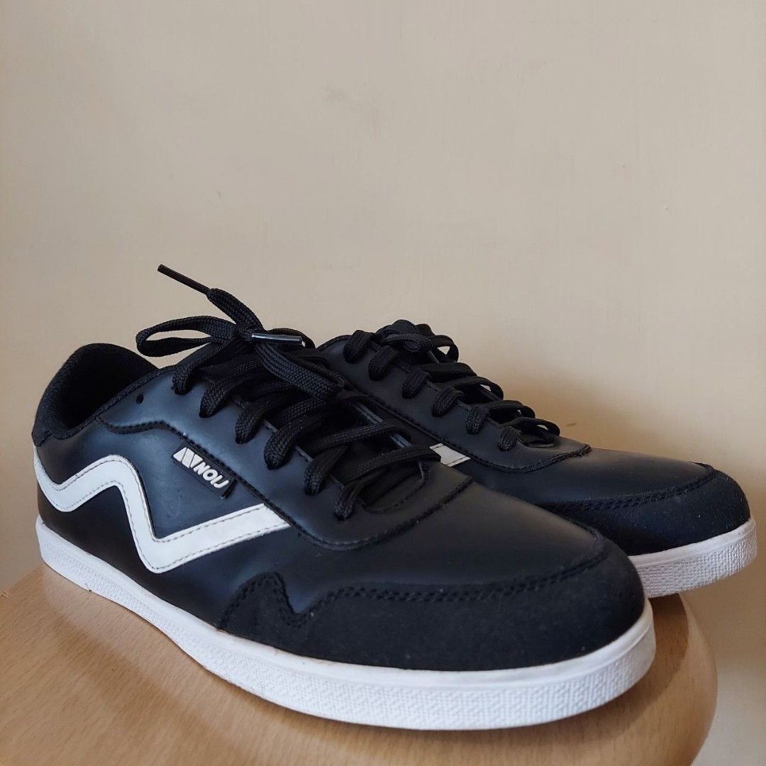 Sepatu Santai sneakers pria BRAND LOKAL