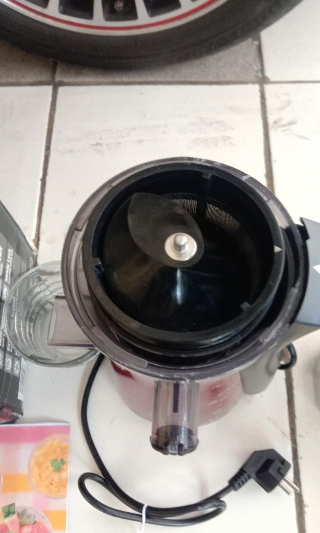 Sharp slow juicer on Carousell
