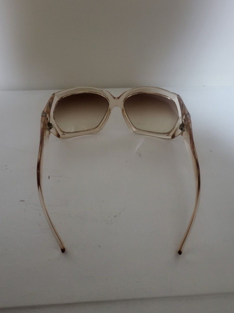So Fab shades sunglasses (Category: Sunglasses & Eyewear) located in San Juan City. Submitted by rmdeclutter (Listing ID 1225411052, Image 3). Description: .