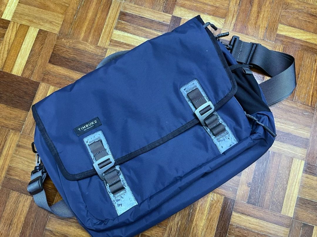 Command messenger bag online