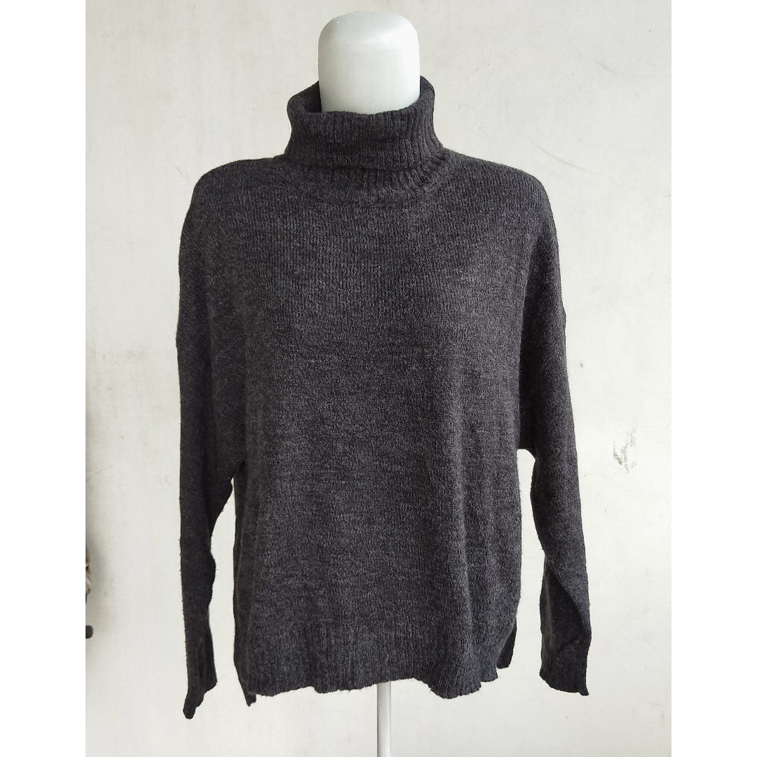 Turtleneck Hitam on Carousell