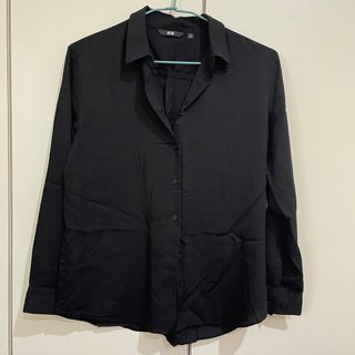 Uniqlo黑襯衫