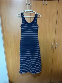 Uniqlo Short Sleeve with Built in Bra Dress (Size: Large), Women's Fashion,  Dresses & Sets, Dresses on Carousell