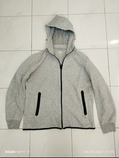 Uniqlo hoodie L fit M