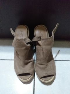 Universal Thread - 4 inch wedge heels shoes - Brown Suede - Size 7 - 25cm