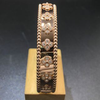 (Category: ) located in . Submitted by leixluxuryjewelry (Listing ID 1225382398, Image 1). Description: .