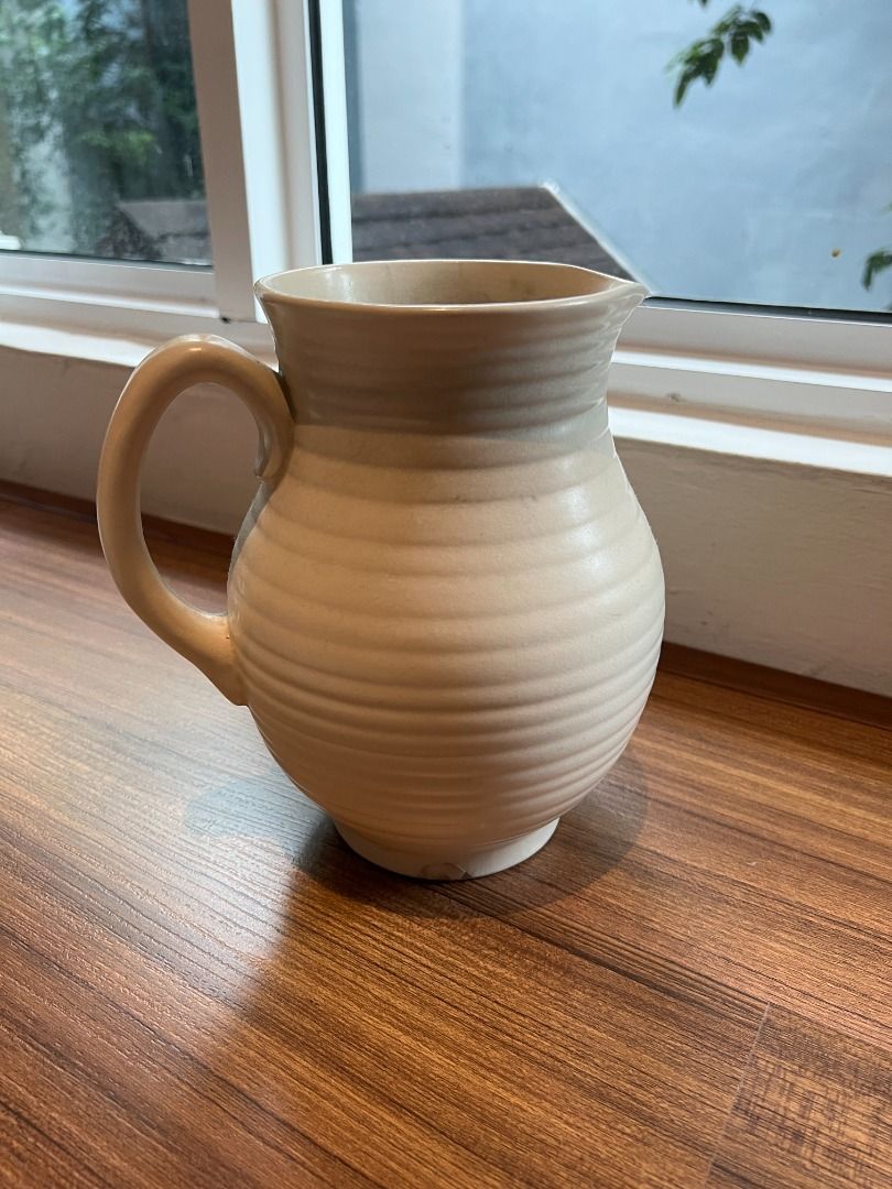 Vintage Arthur Wood Beige/Cream Ceramic Pottery/Pot/Vase with Side