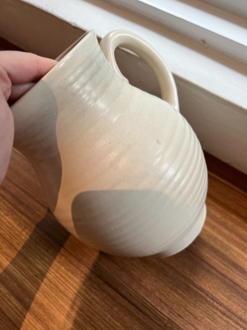 Vintage Arthur Wood Beige/Cream Ceramic Pottery/Pot/Vase with Side