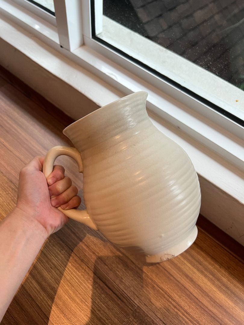 Vintage Arthur Wood Beige/Cream Ceramic Pottery/Pot/Vase with Side