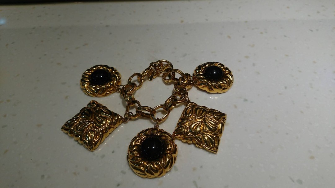 現降八折Vintage ESCADA Bracelet 1980s Black Charm #23母親節 on Carousell