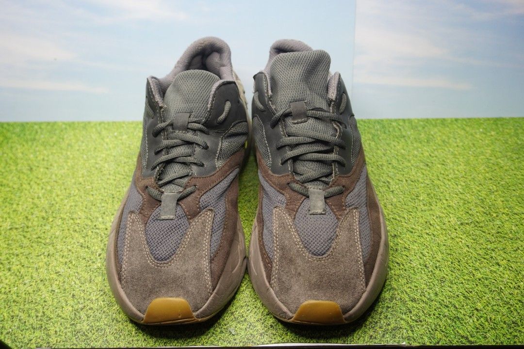 269. Adidas Yeezy Boost 700 Mauve Size 44 Insole 28 cm Made in Vietnam